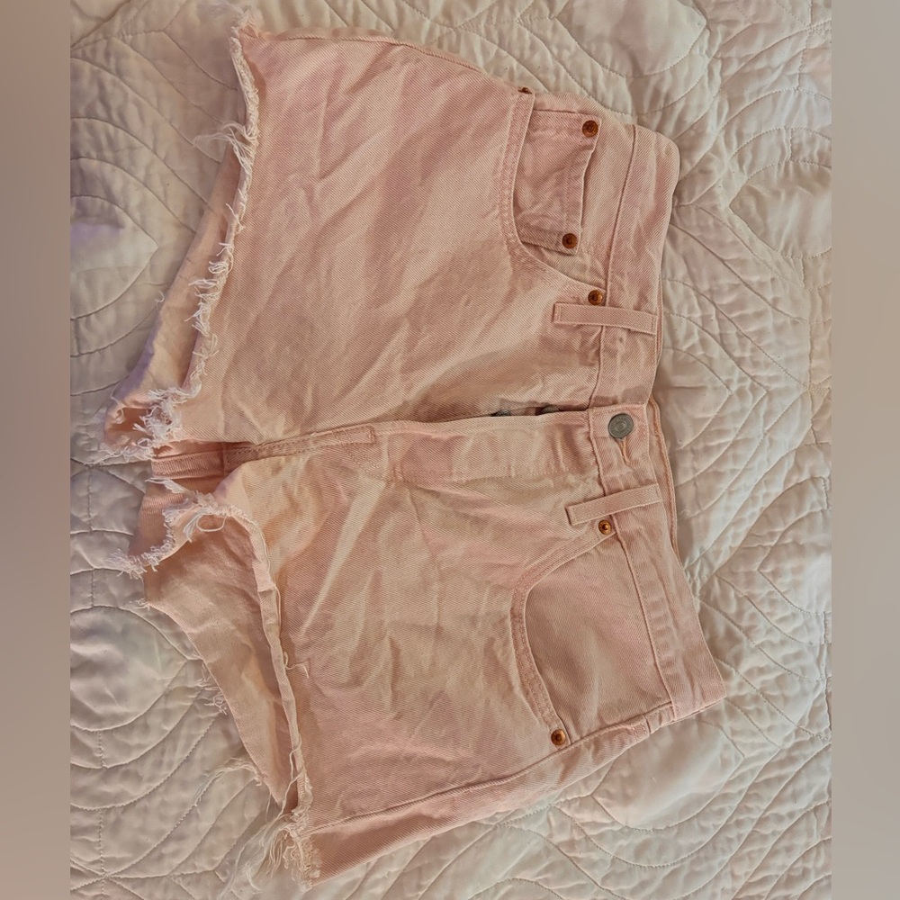 Levis Jean shorts / size 30 / light pink